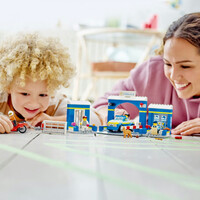 Конструктор LEGO City Переслідування на поліцейській дільниці (60370)