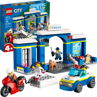 Конструктор LEGO City Переслідування на поліцейській дільниці (60370)