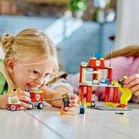 Конструктор LEGO City Пожежне депо та пожежна машина (60375)