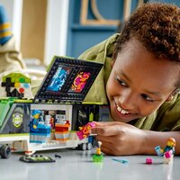 Конструктор LEGO City Вантажівка для ігрового турне (60388)