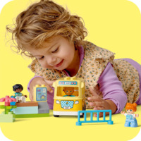 Конструктор LEGO DUPLO Поїздка на автобусі (10988)