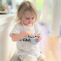 Чашка-контейнер з трубочкою силіконова MinikOiOi Sip+Snack Mellow Yellow/Powder Grey (101100103)