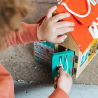 Бізікуб Lilliputiens Будинок зі замками (83263)