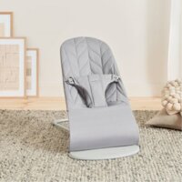 Шезлонг BabyBjorn Bliss Cotton Petal Quilt Light Grey, рама Light Grey + іграшка Googly Eyes Pastels (7317686060246)