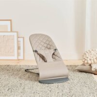 Шезлонг BabyBjorn Bliss Cotton Sand Grey, рама Dark Grey + іграшка Google Eyes (7317686060178)