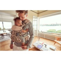 Слінг BabyBjörn ONE Cotton Light Beige Leopard (7317680980755)