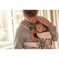 Слінг BabyBjörn ONE Cotton Light Beige Leopard (7317680980755)