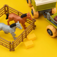 Ігровий набір-конструктор OTAMANKO Веселий хутір: комбайн з прицепом, коні, корови і вівця (5320164)