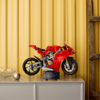 Конструктор LEGO Technic Мотоцикл Ducati Panigale V4 S (42202)