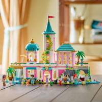 Конструктор LEGO Disney Замок принцессы и королевские любимцы (43267)
