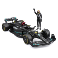 Автомодель с фигуркой Bburago Mercedes-AMG F1 W14 E Performance 1:24 (18-28037)
