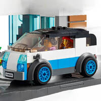 Конструктор LEGO City Родинний дім (60291)