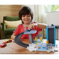 Игровой набор Cars Тюнинг-центр Джексона из мультфильма "Тачки" (GJW43)