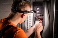 Ліхтар налобний на батарейках Neo Tools, 400лм, 5Вт, 3 функції освітлення (99-200)