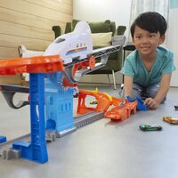 Трек Hot Wheels Action Перегони на залізниці моторизований (GRW38)