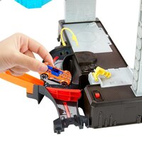 Трек Hot Wheels Перегони у шиномонтажній (GJL16)