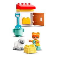 Конструктор LEGO DUPLO Сільськогосподарський трактор і догляд за тваринами (10950)