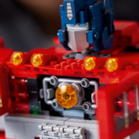 Конструктор LEGO Icons Оптимус Прайм (10302)