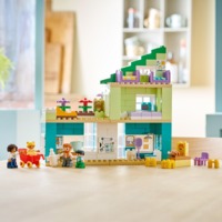 Конструктор LEGO DUPLO Town Сучасний родинний будинок із фігурками (10470)