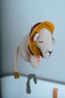 Подвесная музыкальная игрушка Лев, Kikadu (19961)