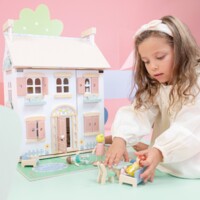 Будиночок для ляльок з меблями New Classic Toys (07307)