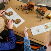 Конструктор LEGO Minecraft Напад викликача на село (21596)