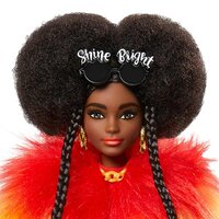 Лялька Barbie Extra у веселковій накидці (GVR04)