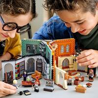 Конструктор LEGO Harry Potter У Гоґвортсі: урок зілляваріння (76383)