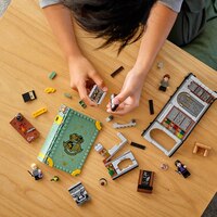 Конструктор LEGO Harry Potter У Гоґвортсі: урок зілляваріння (76383)