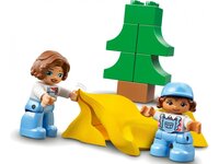 Конструктор LEGO Duplo Сімейна пригода на мікроавтобусі (10946)