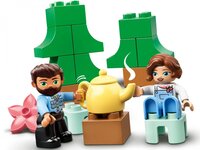 Конструктор LEGO Duplo Сімейна пригода на мікроавтобусі (10946)