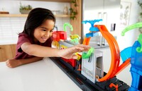 Ігровий набір Hot Wheels Кольорове перевтілення Автомийка: Вибух кольорів (GTT96)