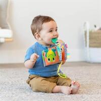 Книжка-підвіска Infantino Звірята з прорізувачами (005362I)