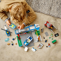 Конструктор LEGO City Поліцейська дільниця (60316)