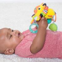 Підвіска-брязкальце Infantino Shake and pull Левеня (216184I)