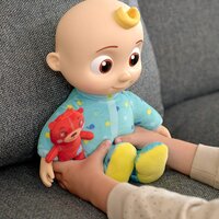 Пупс CoComelon Roto Plush Bedtime Джей-Джей, 30 см, со звуком (CMW0016)