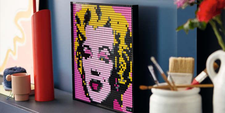 Компания LEGO создала арт-коллекцию для взрослых и детей